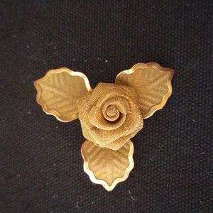 Gold Tone Mesh Filigree Rose Brooch